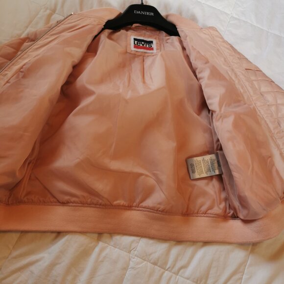 Levis Quilted Pink Bomber Jacket - NWT - Large - Picture 13 of 13